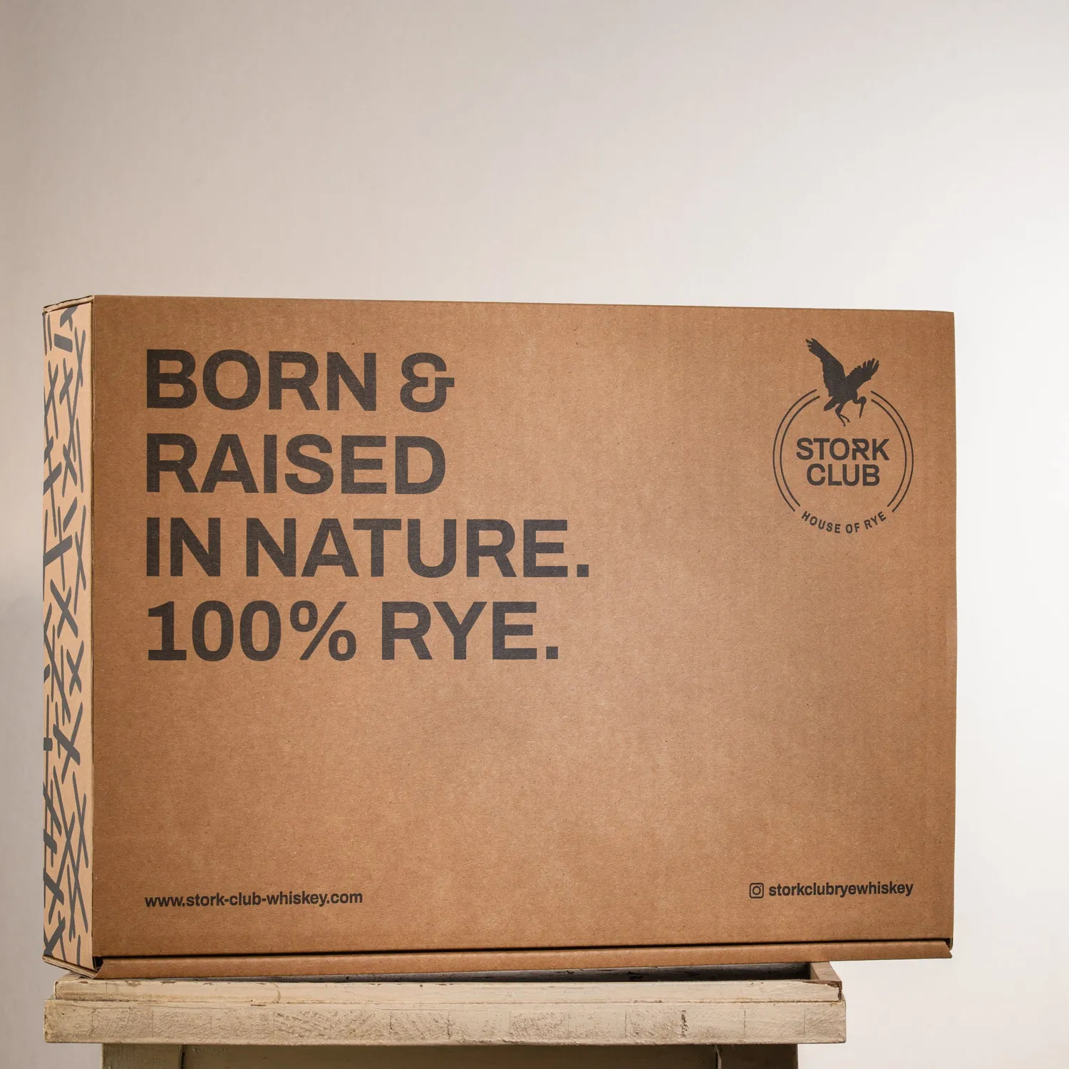 Stork Club Organic Rye Gin-Tonic box 70 cl 43% set